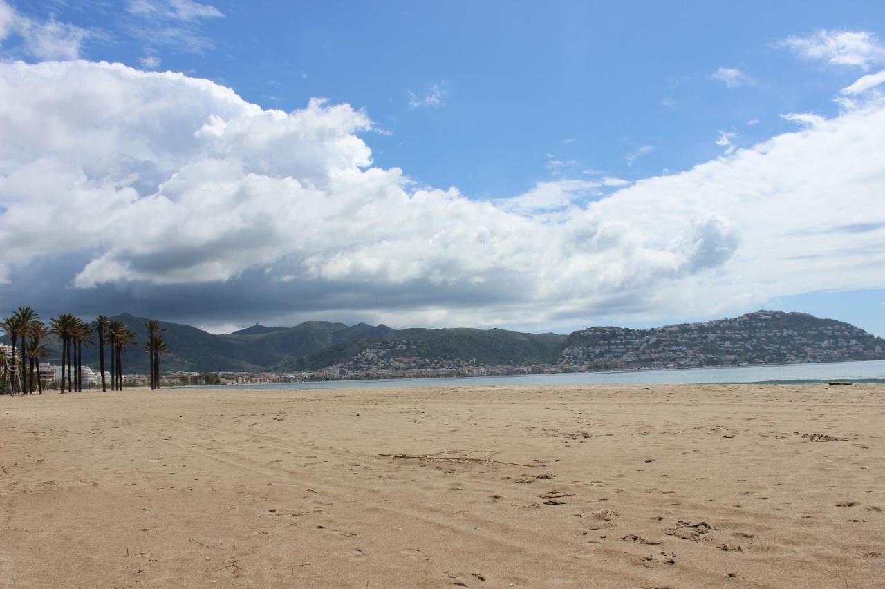Beautiful Apartment In Front Of Beach, Pool, View ロザス エクステリア 写真