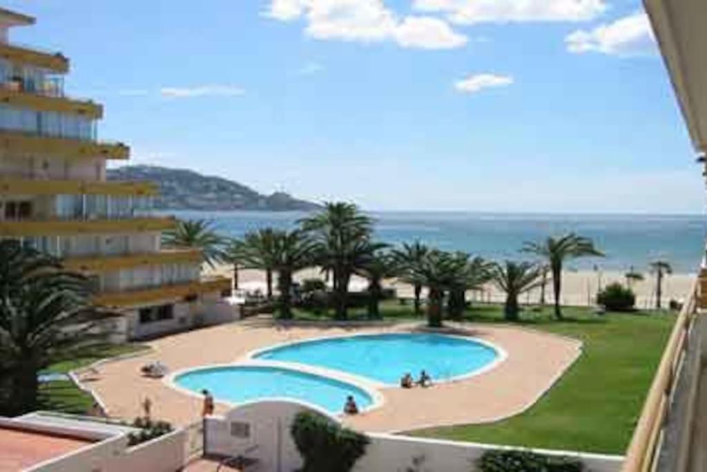 Beautiful Apartment In Front Of Beach, Pool, View ロザス エクステリア 写真
